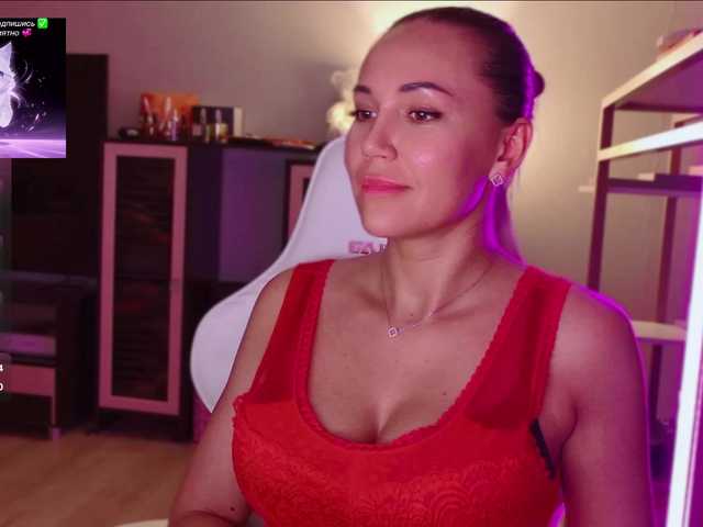 QWEENII live cam on BongaCams