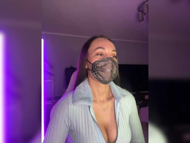 QWEENII's BongaCams show and profile