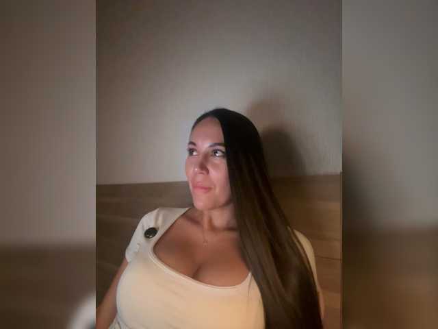QWEENII live cam on BongaCams