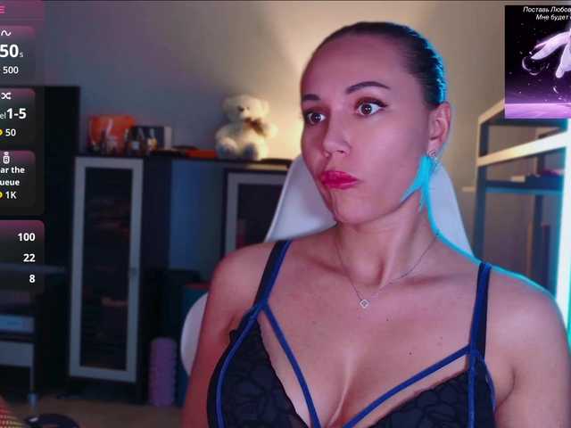 QWEENII live cam on BongaCams
