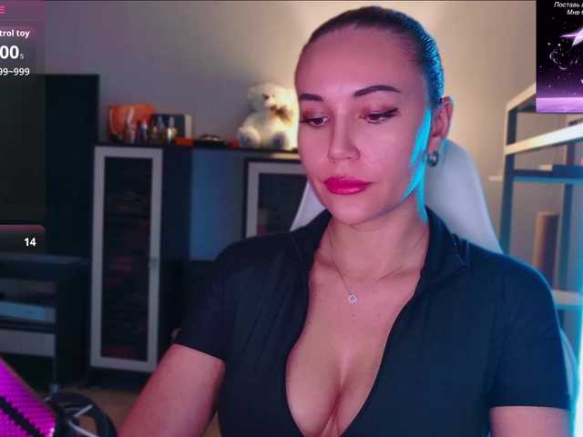 QWEENII live cam on BongaCams