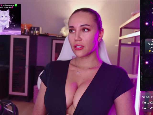 QWEENII live cam on BongaCams