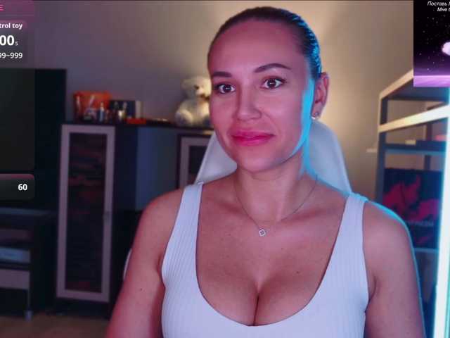 QWEENII live cam on BongaCams
