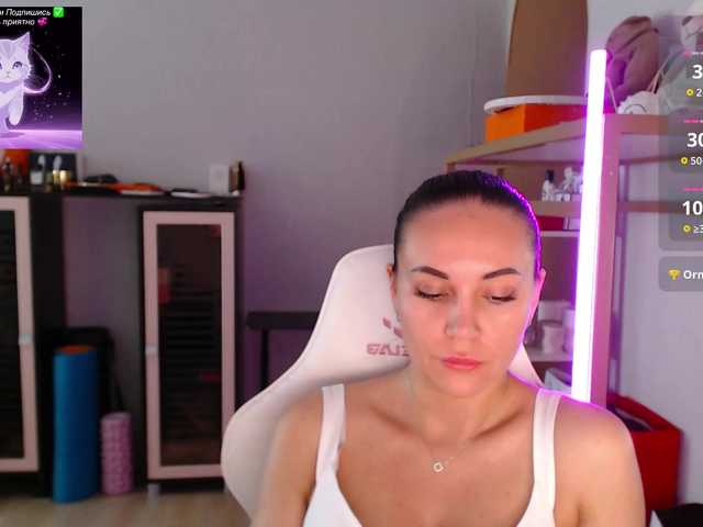 QWEENII live cam on BongaCams