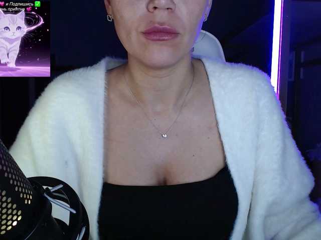 QWEENII's BongaCams show and profile