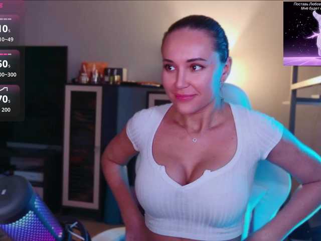 QWEENII live cam on BongaCams