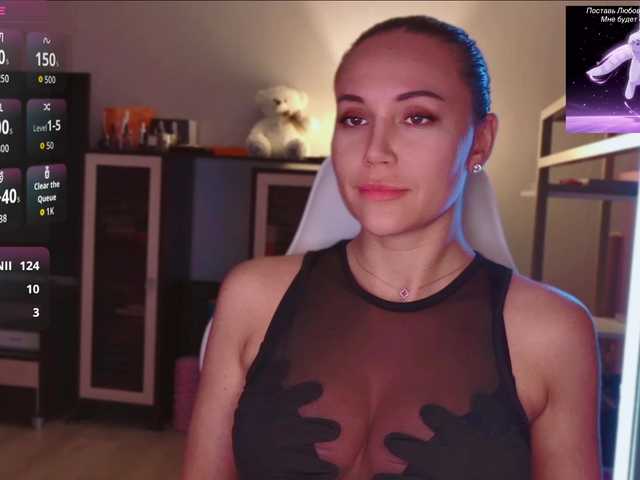 QWEENII live cam on BongaCams