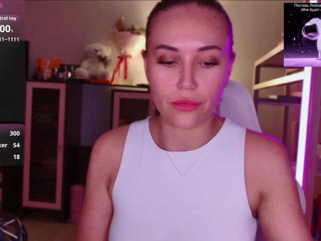 QWEENII live cam on BongaCams