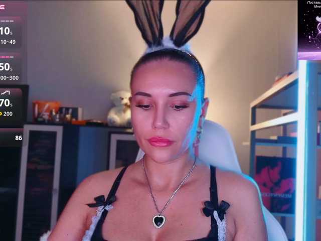 QWEENII live cam on BongaCams