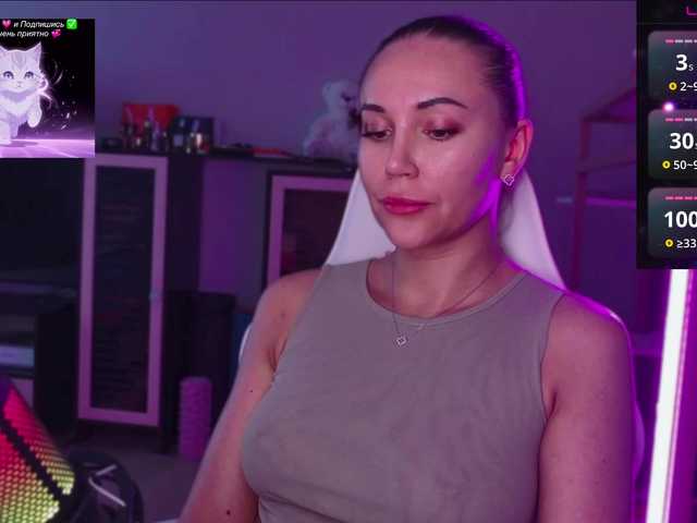 QWEENII live cam on BongaCams