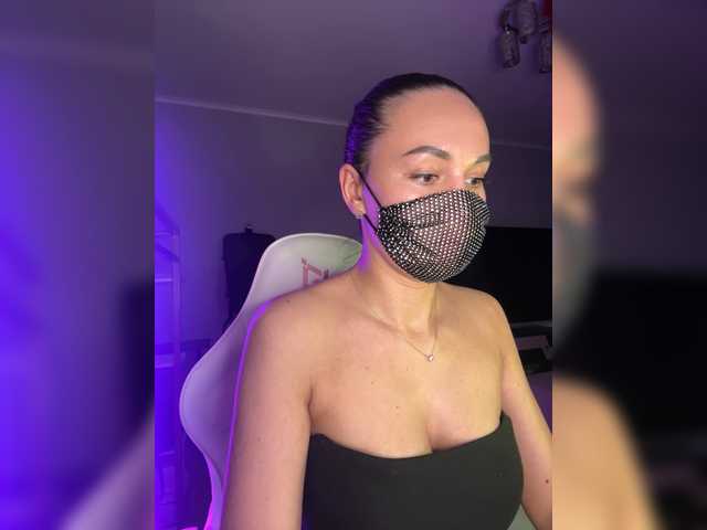 QWEENII's BongaCams show and profile