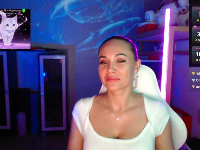 QWEENII live cam on BongaCams