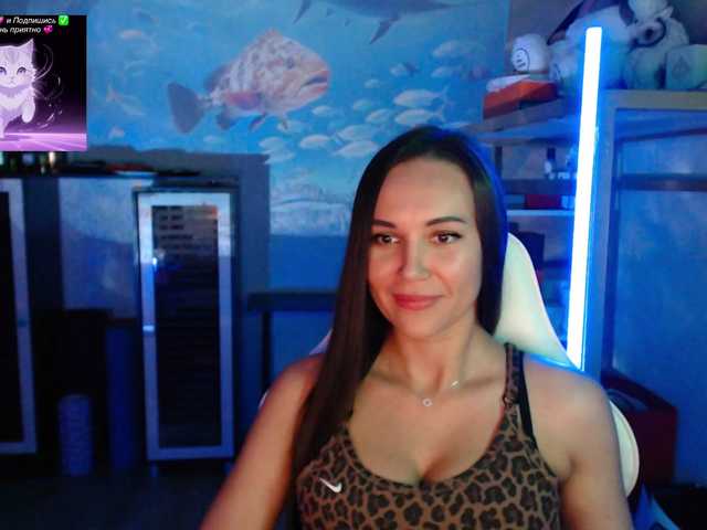 QWEENII live cam on BongaCams