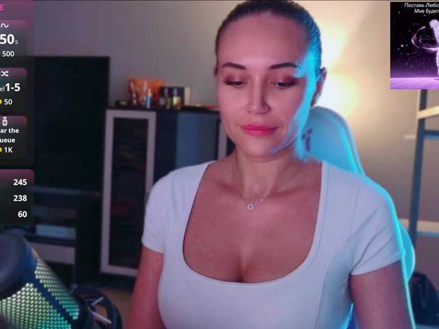 QWEENII live webcam show