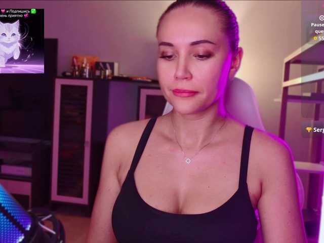 QWEENII live cam on BongaCams