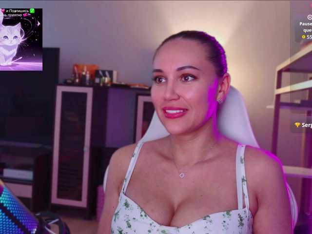 QWEENII live cam on BongaCams