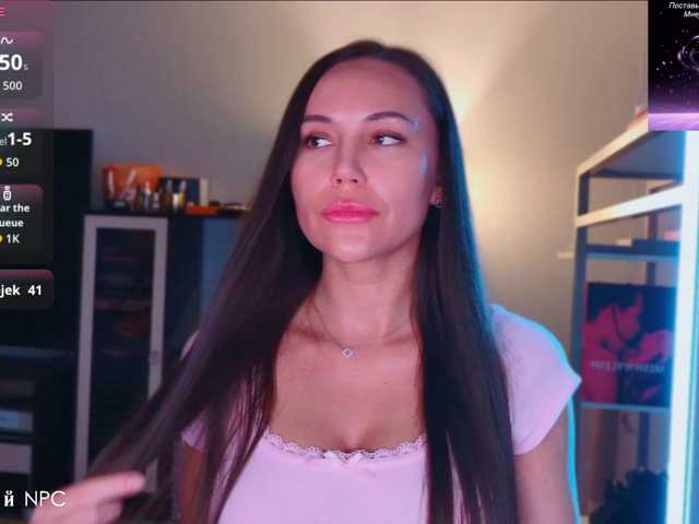 QWEENII live cam preview