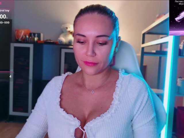 QWEENII live cam on BongaCams