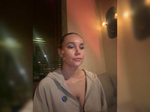 QWEENII live cam on BongaCams