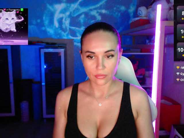 QWEENII live cam on BongaCams