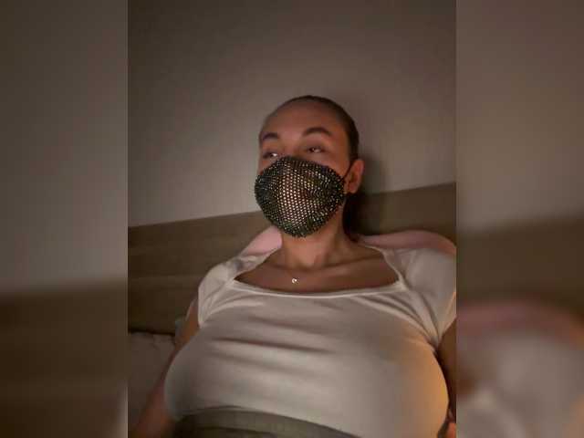 QWEENII's BongaCams show and profile