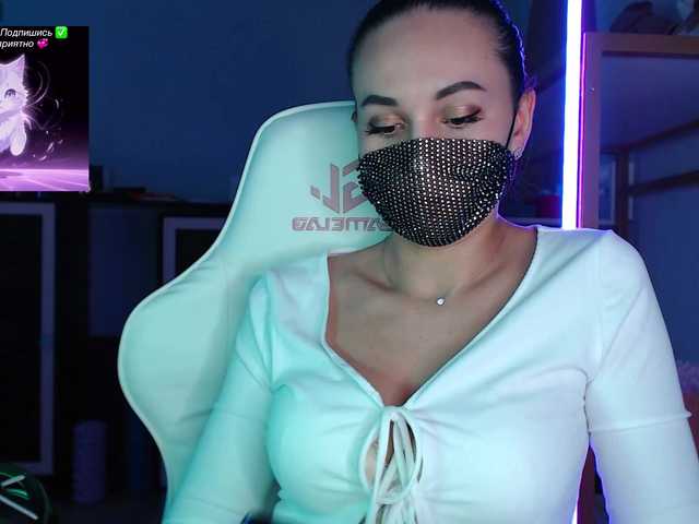 QWEENII's BongaCams show and profile