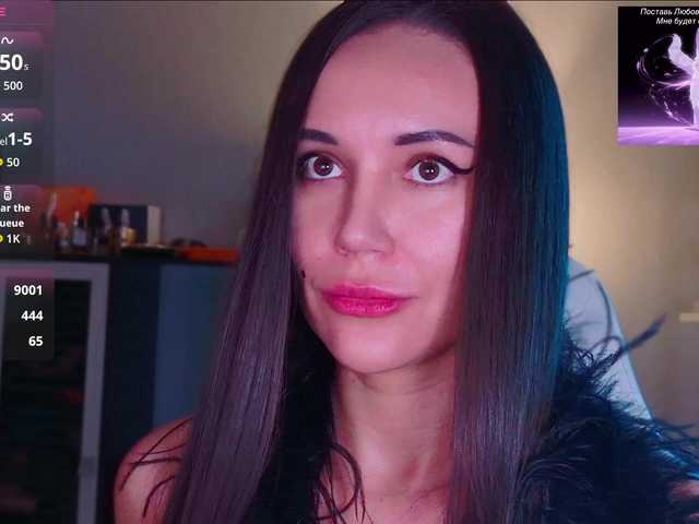 QWEENII live cam on BongaCams