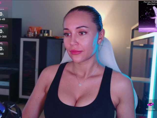QWEENII live cam on BongaCams