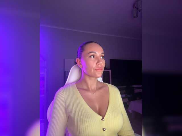 qweenii cam belle