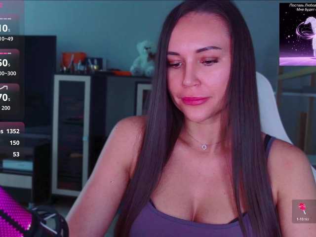 QWEENII live cam on BongaCams