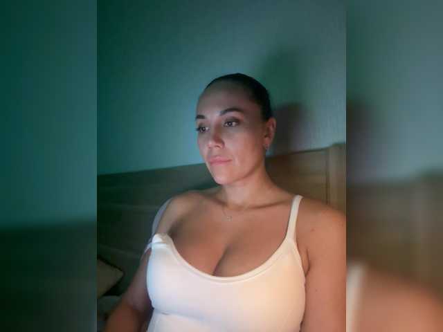 QWEENII live cam on BongaCams