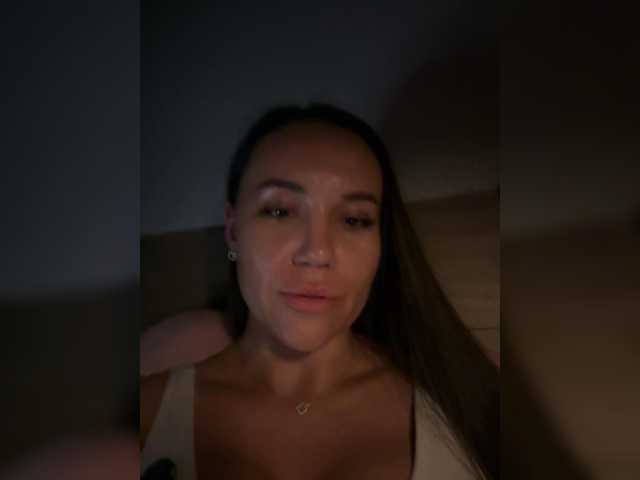 QWEENII live cam preview