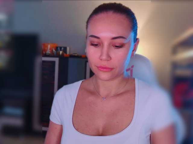 QWEENII live cam on BongaCams