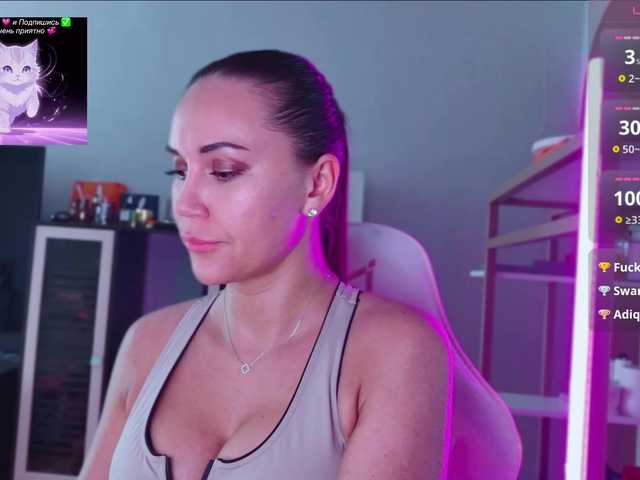 QWEENII live cam on BongaCams