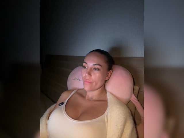 QWEENII live cam on BongaCams