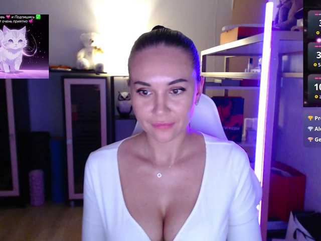 QWEENII live cam on BongaCams
