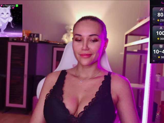 QWEENII live cam on BongaCams