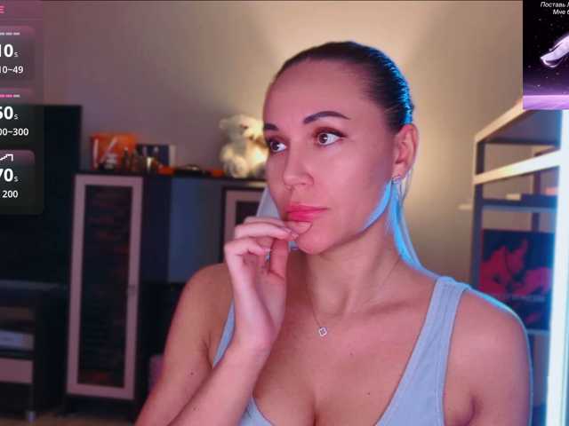 QWEENII live cam on BongaCams