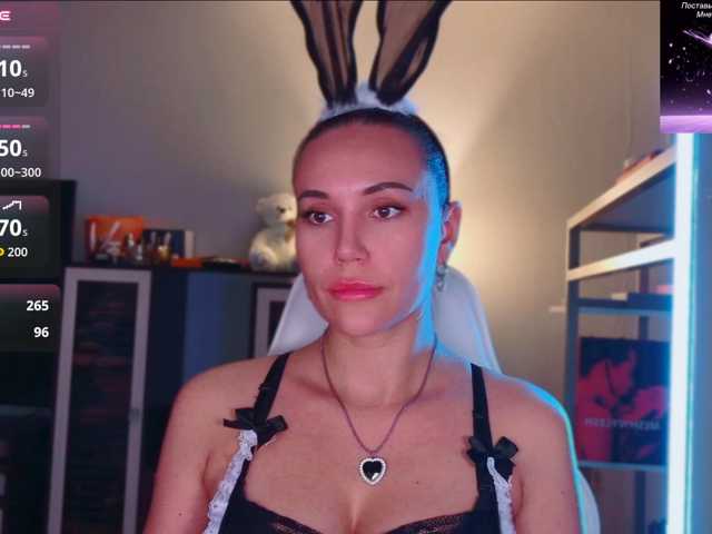 QWEENII live cam on BongaCams