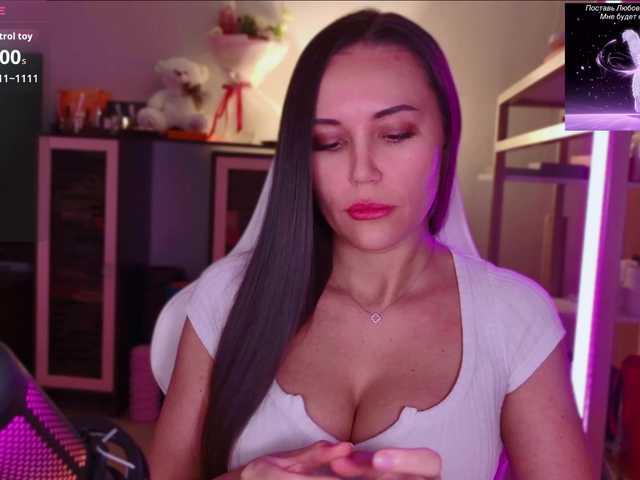 QWEENII live cam on BongaCams