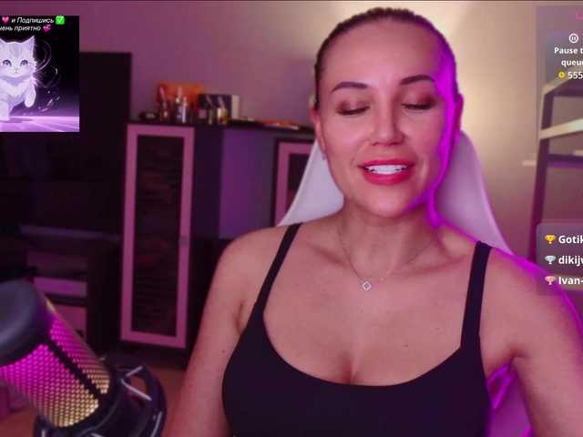 QWEENII live cam on BongaCams