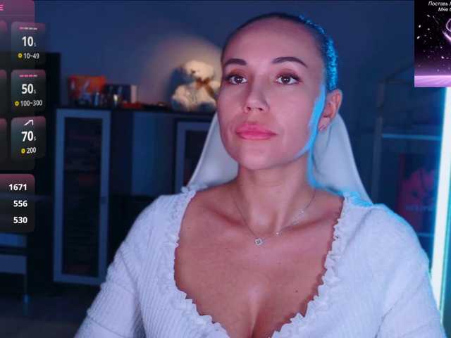 QWEENII live cam on BongaCams