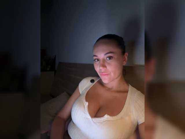 QWEENII live cam on BongaCams