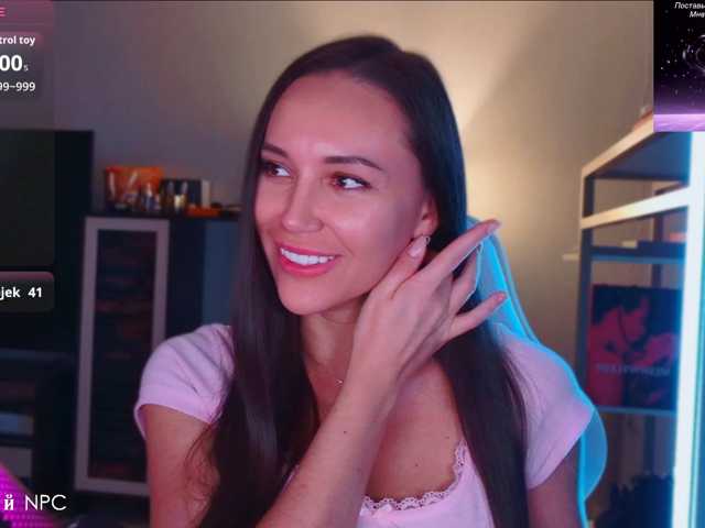 QWEENII live cam preview