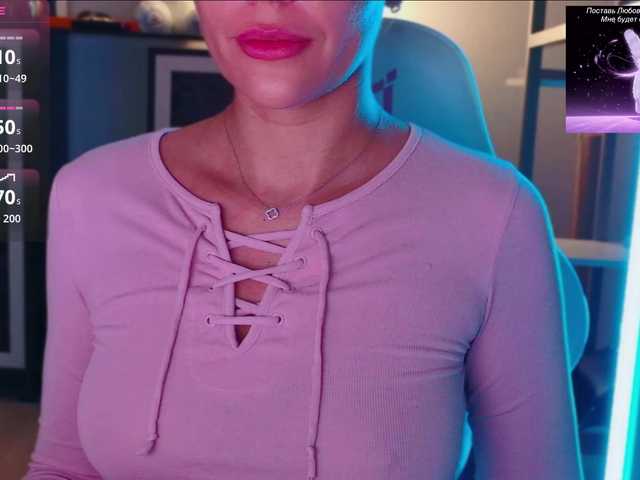 QWEENII live cam on BongaCams