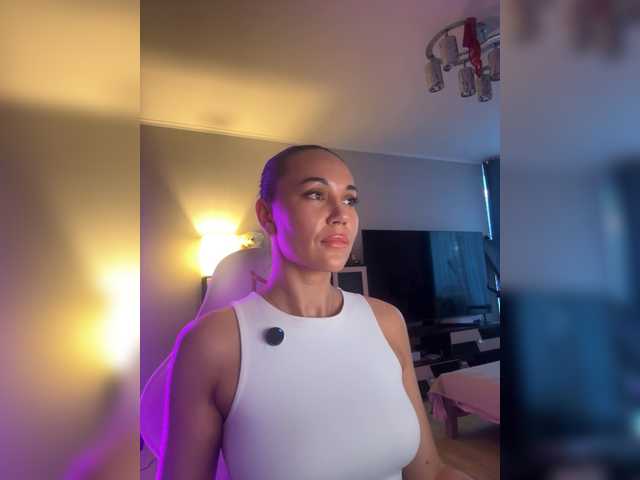 QWEENII live cam on BongaCams