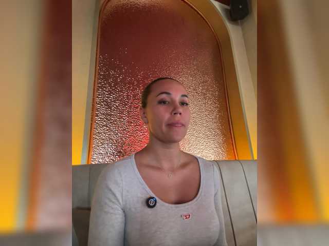 QWEENII live cam on BongaCams