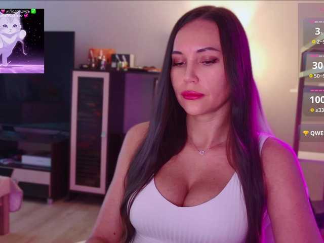 QWEENII live cam on BongaCams