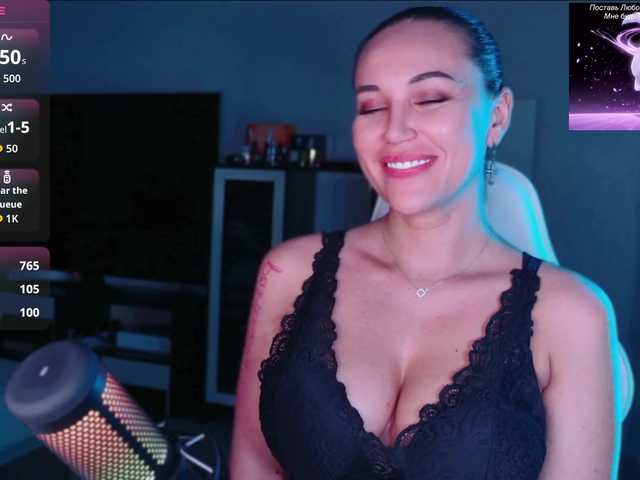 QWEENII live webcam show