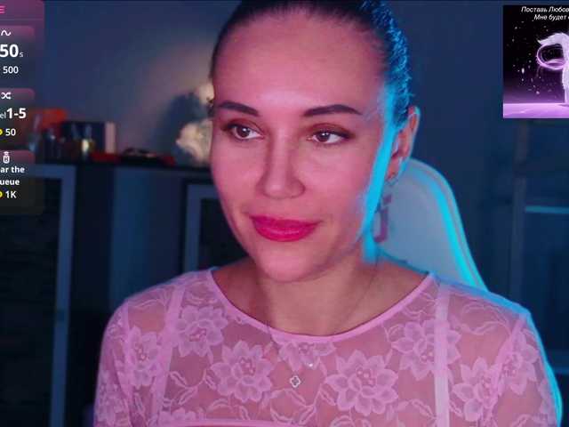 QWEENII live cam on BongaCams